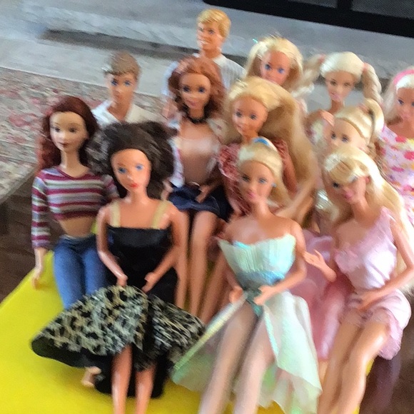 10 Barbies and Two KensThe price is right - Picture 1 of 16